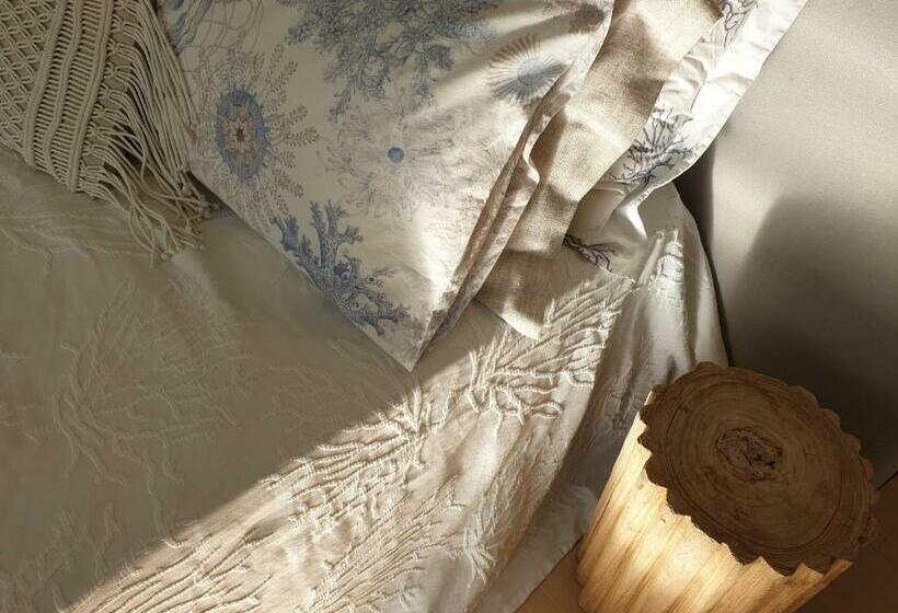 Aretousa Deluxe Downtown Apartment