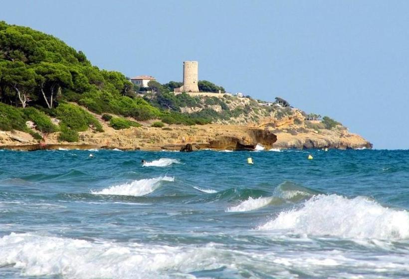 3 Bedrooms House With Furnished Terrace At Creixell 1 Km Away From The Beach