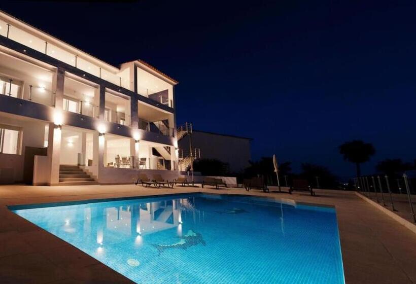Luxury Villa With Heated Pool For 12 To 14 People