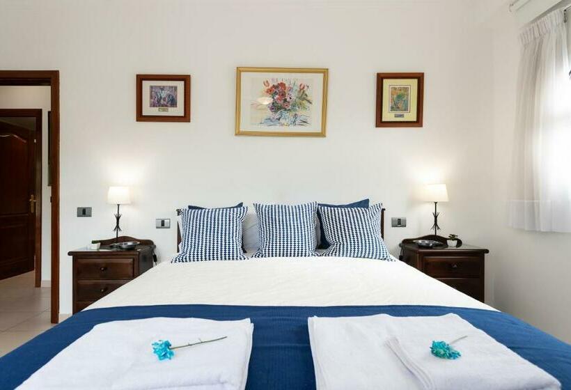 Teresita La Fuente   Puerto De Mogan