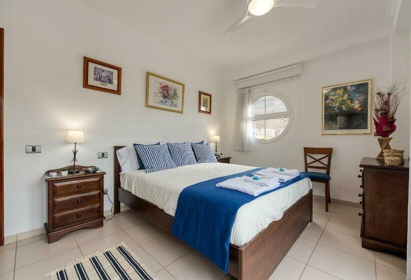 Teresita La Fuente   Puerto De Mogan