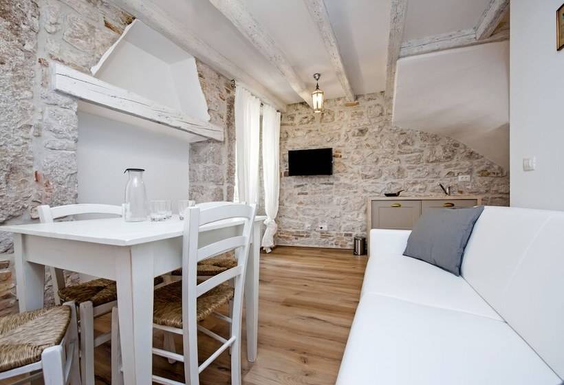 Apartments Casa Roccia Bianca