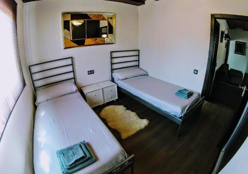 Bonito Chalet Con Piscina Cerca Del Mar