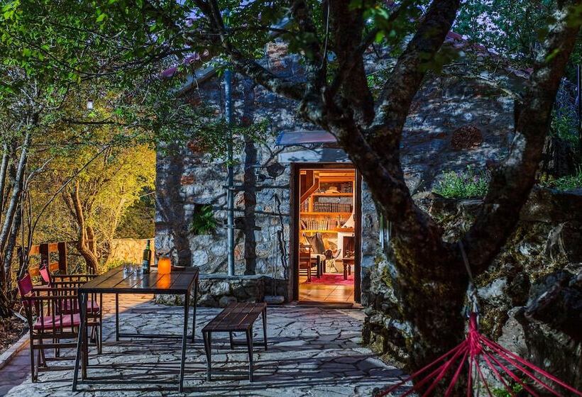 Escape In The Forest, Cosy Chalet With Home Cinema