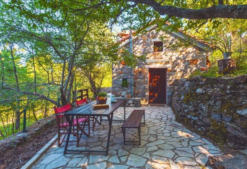 Escape In The Forest, Cosy Chalet With Home Cinema