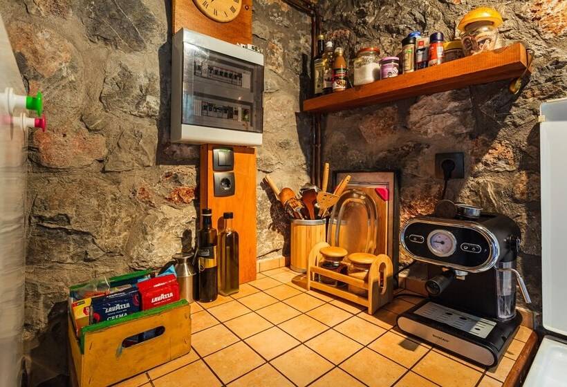 Escape In The Forest, Cosy Chalet With Home Cinema