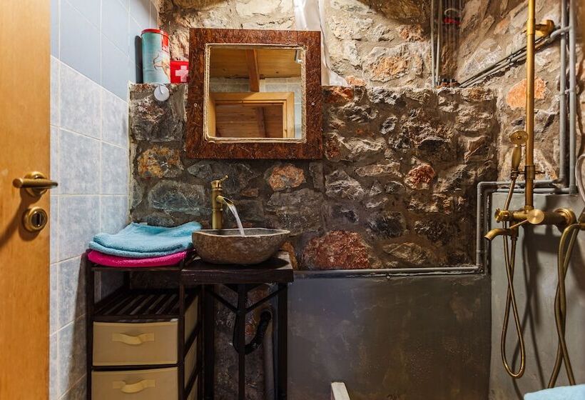 Escape In The Forest, Cosy Chalet With Home Cinema