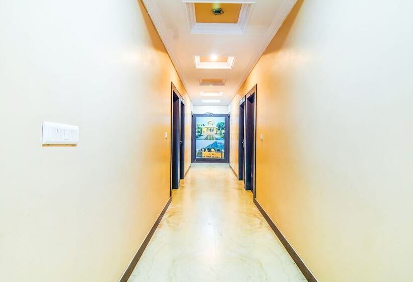 Fabhotel Starleaf Prime