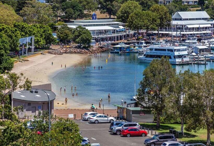 Fiddlers Green 8 Nelson Bay