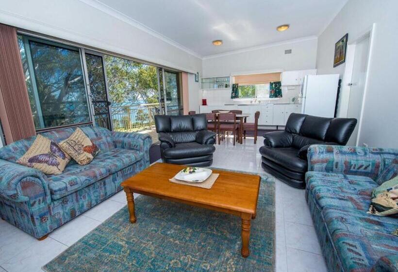 Fiddlers Green 8 Nelson Bay