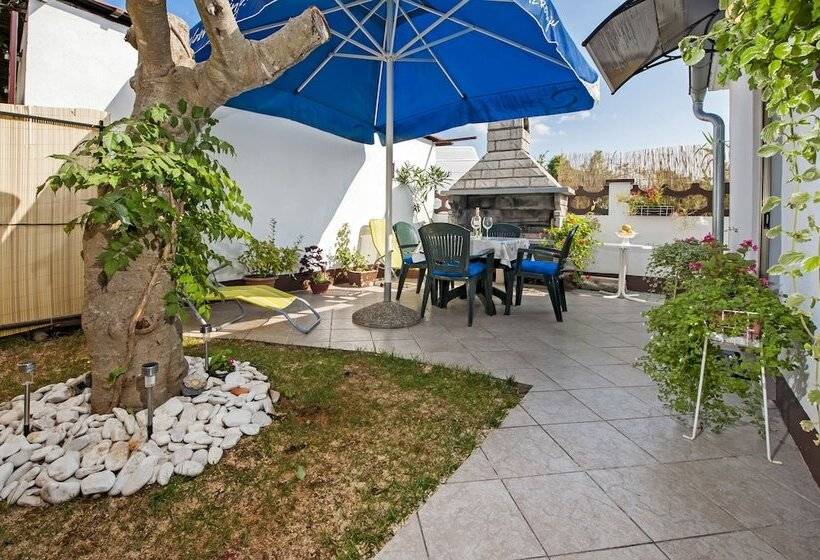 Holiday Home And Apartment Dubravka