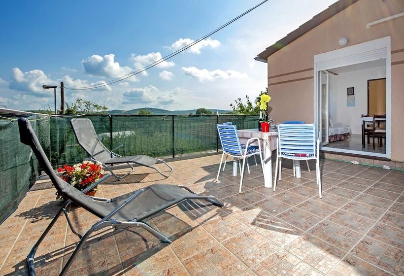 Holiday Home And Apartment Dubravka