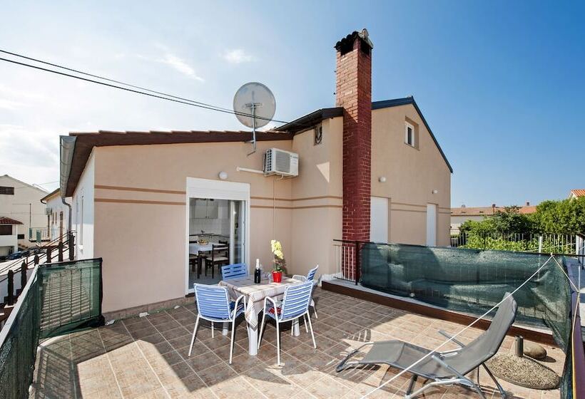 Holiday Home And Apartment Dubravka