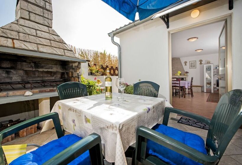 Holiday Home And Apartment Dubravka