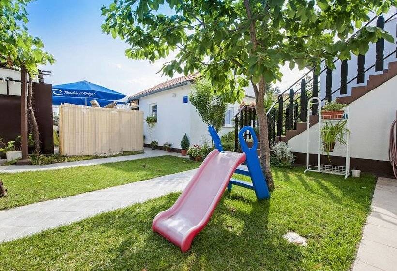 Holiday Home And Apartment Dubravka