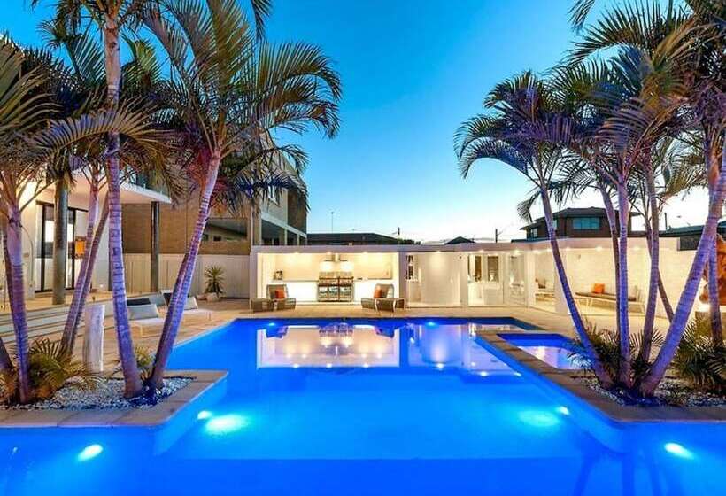 Luxurious Resort Living House