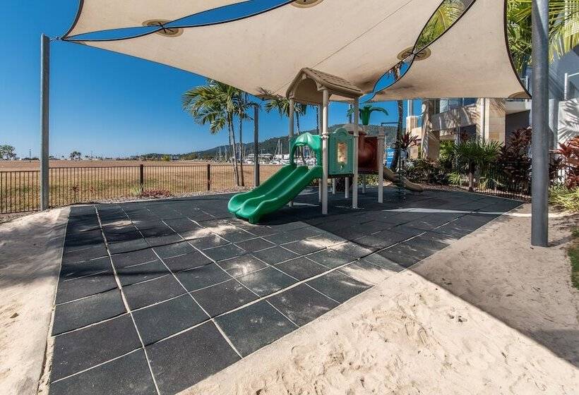 Marina Dreams   Airlie Beach