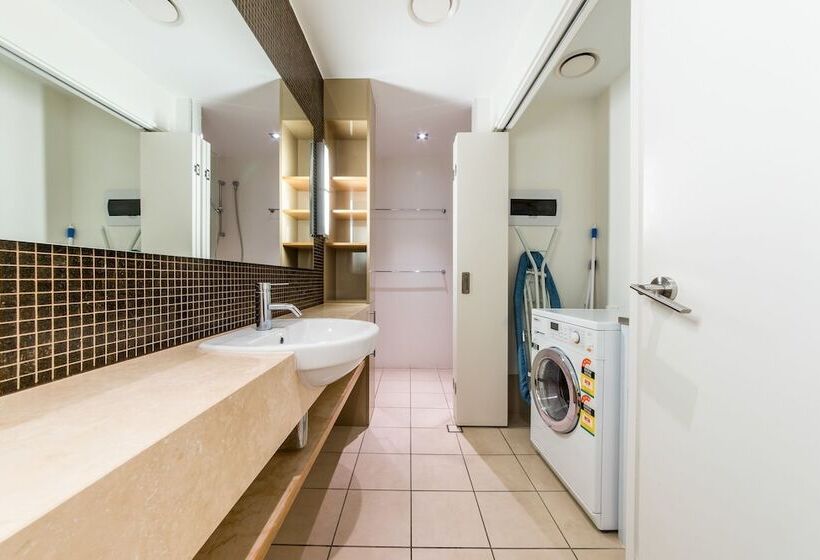 Marina Dreams   Airlie Beach