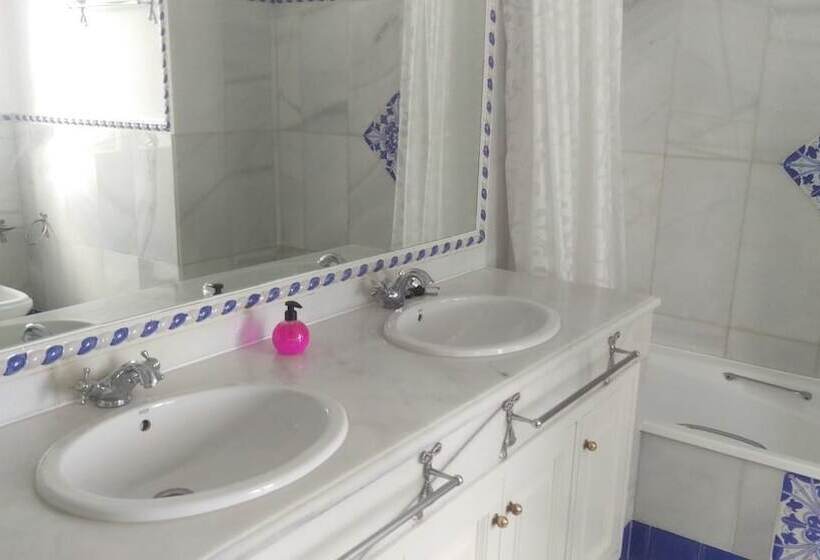 Spacious Family Benahavis Retreat