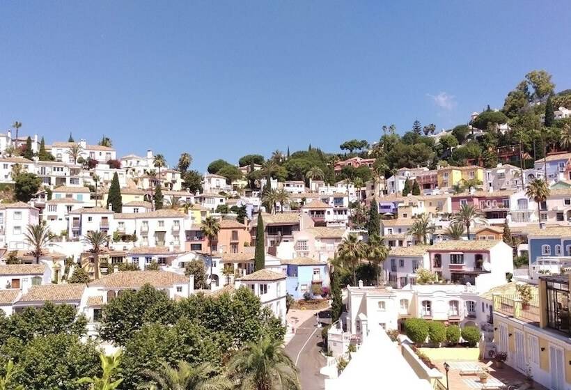 Spacious Family Benahavis Retreat