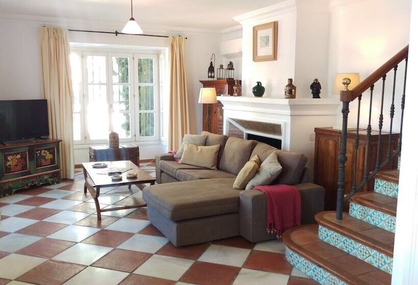 Spacious Family Benahavis Retreat