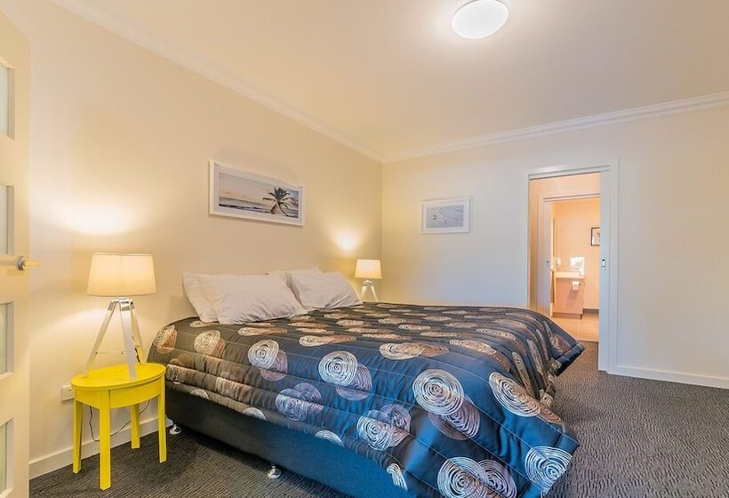 Thompson Avenue Apartments No.1