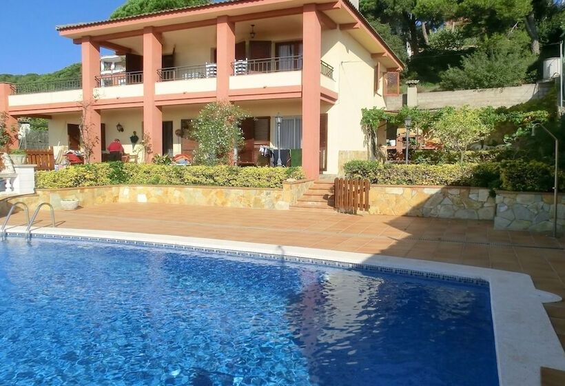 104656    Villa In Blanes