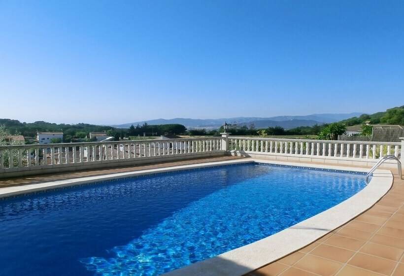 104656    Villa In Blanes