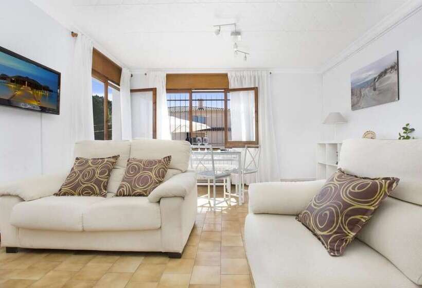 104665    Villa In Lloret De Mar