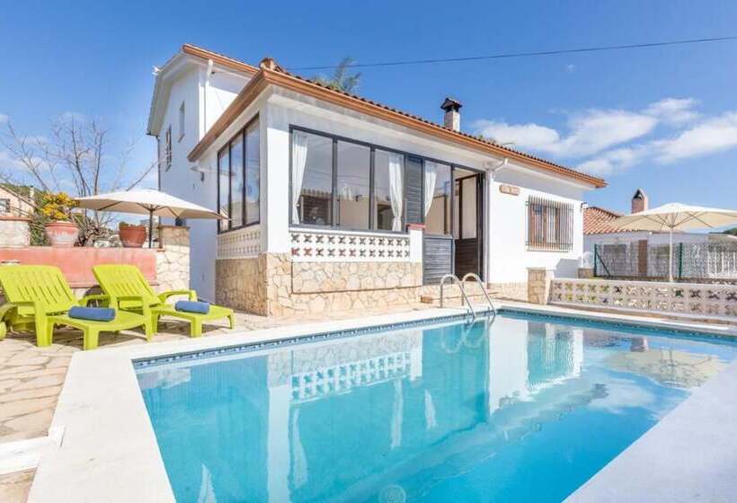104665    Villa In Lloret De Mar