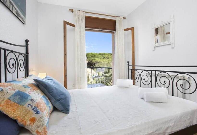 104665    Villa In Lloret De Mar