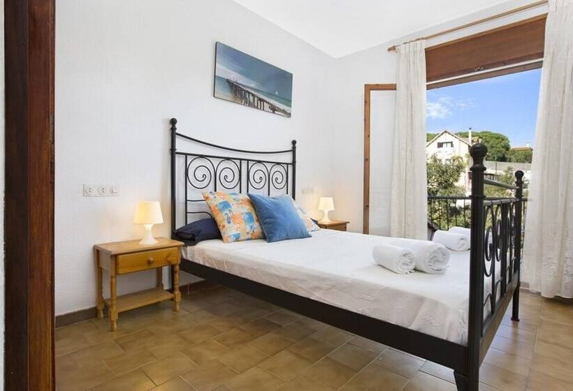 104665    Villa In Lloret De Mar