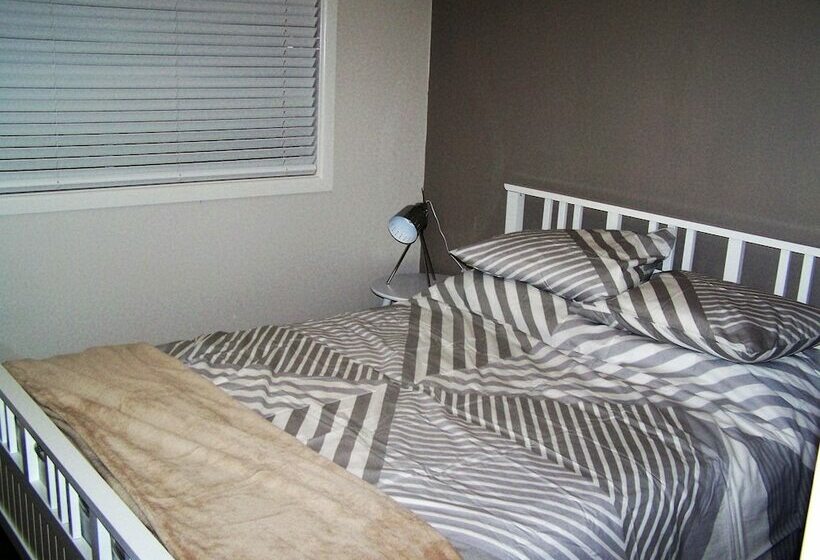 Briney Mia At Hat Head