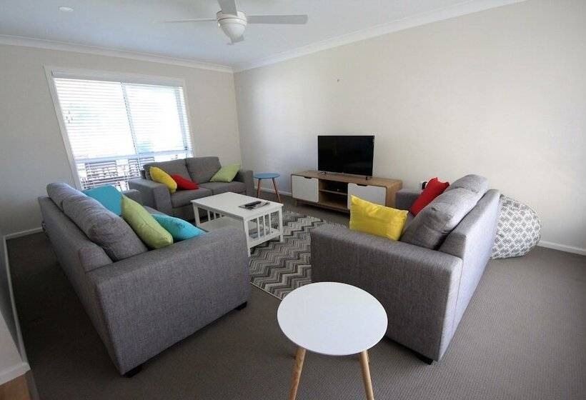 Briney Mia At Hat Head