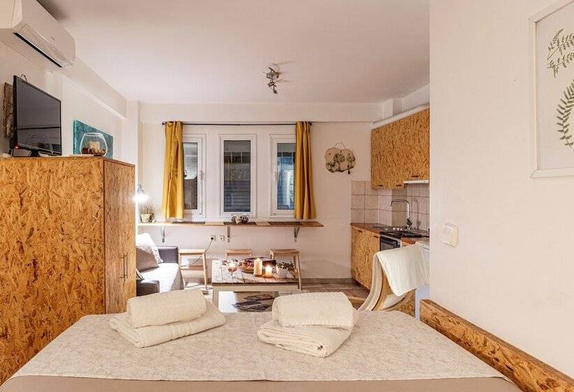 Downtown Yellow Studio   Central Secret Nest