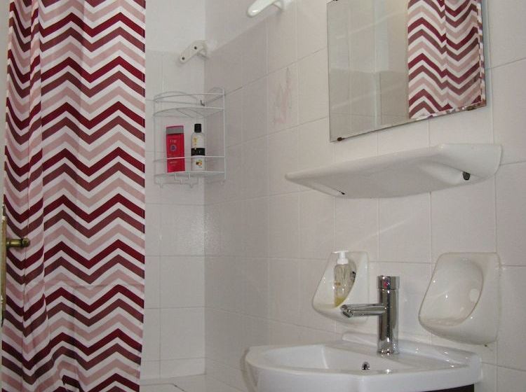 Handmade Apartment. A Step To City Center & Beach