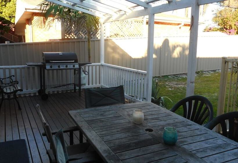 Hightide At South West Rocks