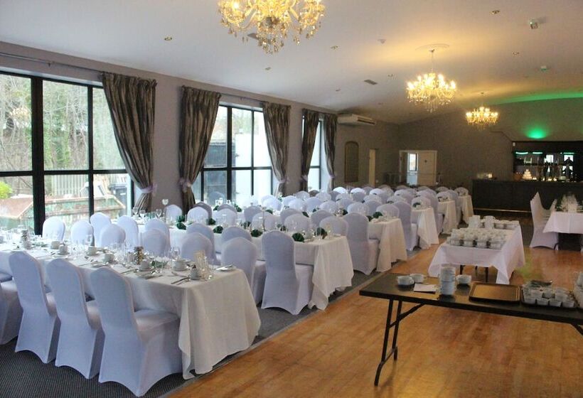 فندق Blackwater Lodge