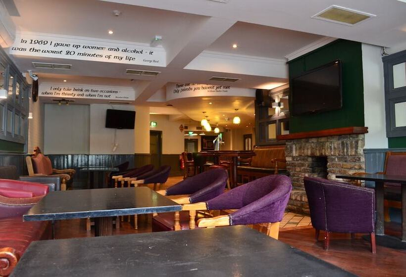 فندق Blackwater Lodge