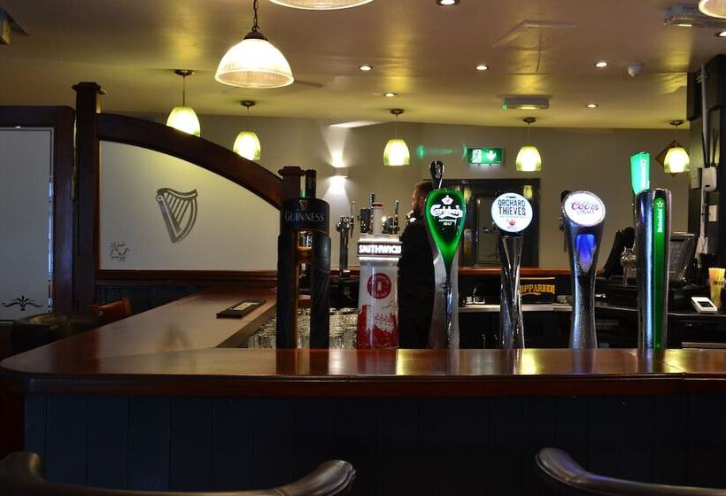 فندق Blackwater Lodge