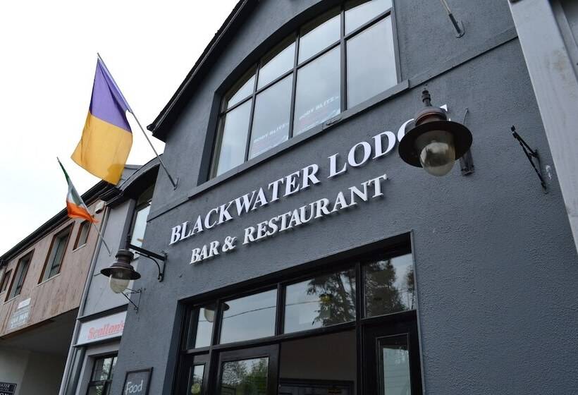 فندق Blackwater Lodge