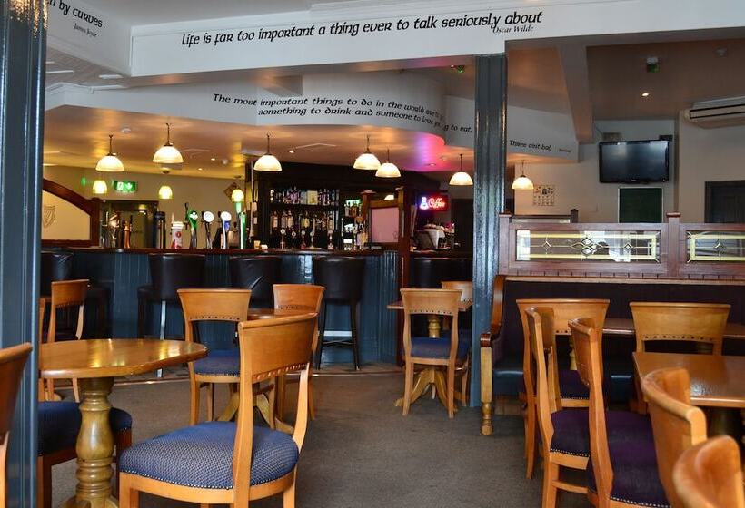 فندق Blackwater Lodge