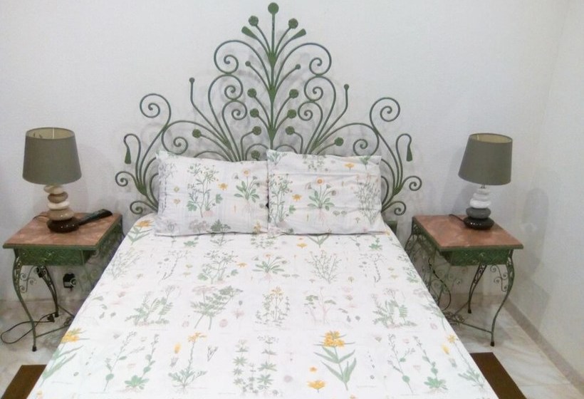 House With 4 Bedrooms In Corroios, With Pool Access, Enclosed Garden And Wifi  4 Km From The Beach