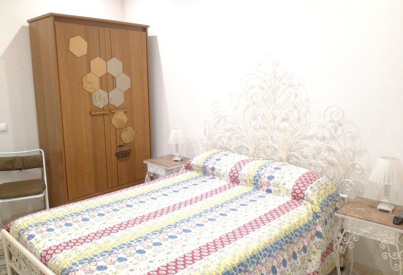 House With 4 Bedrooms In Corroios, With Pool Access, Enclosed Garden And Wifi  4 Km From The Beach