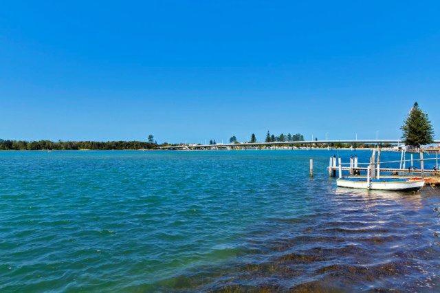 Lakeside Waterfront Apartment The Entrance