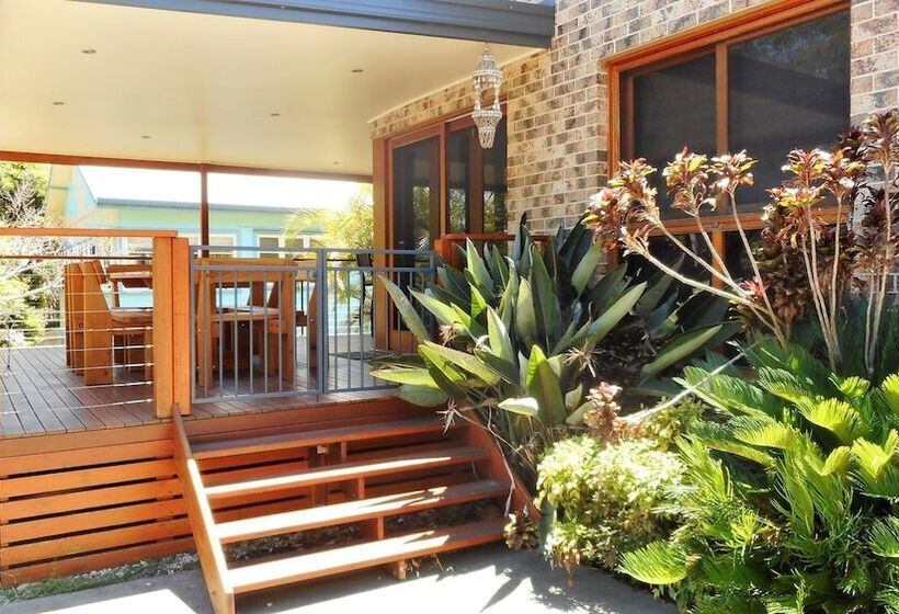 Lees By The Sea At South West Rocks