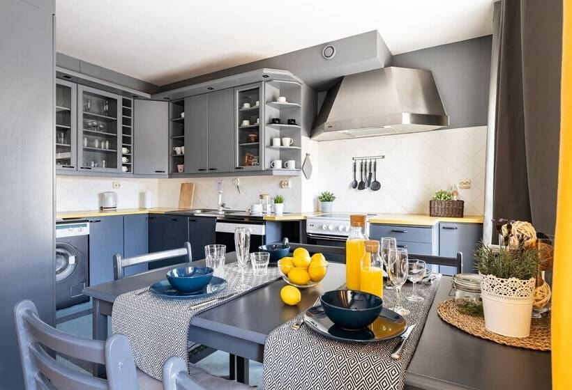 Little Italy Apartment 140m2