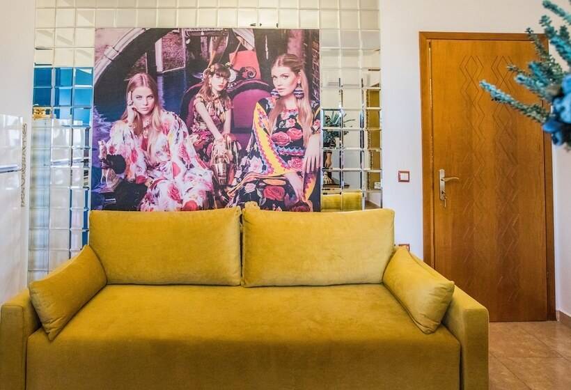 Luxury Suites   Free Parking