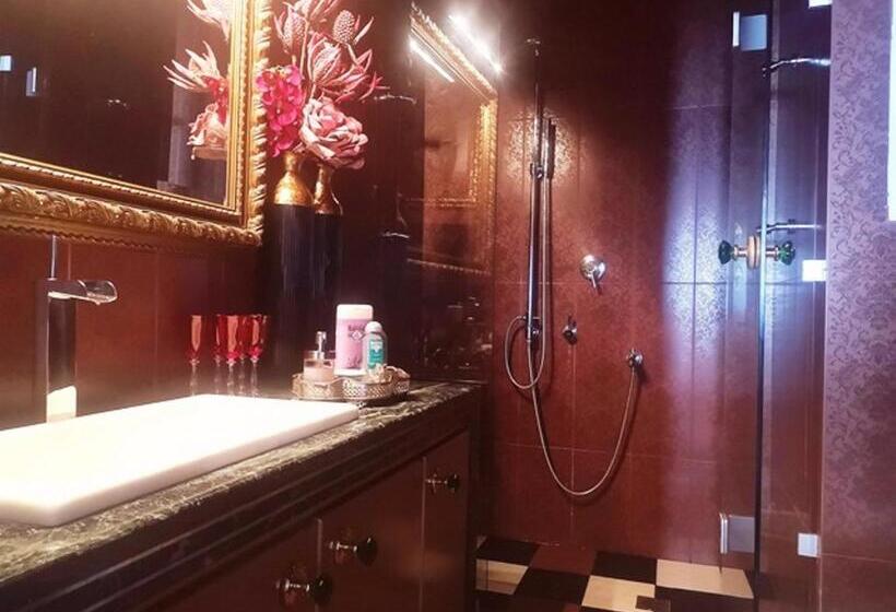 Luxury Suites   Free Parking