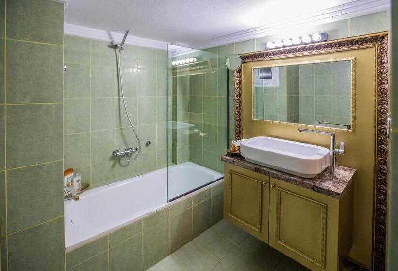 Luxury Suites   Free Parking